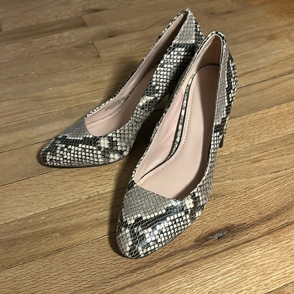 EUC A D & Daughters snake skin chunky high heel size 8